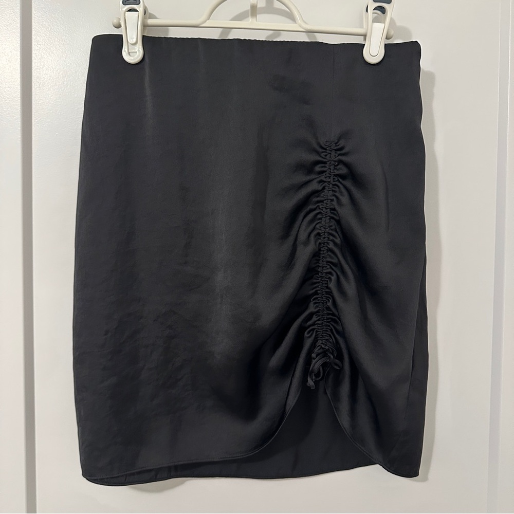 Aritzia Wilfred Black Allusion High Rise Ruched Mini Skirt Size Small Women’s